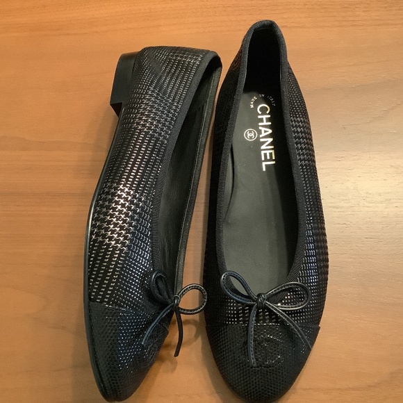 CHANEL BALLET FLAT IN TEXTURE BLACK LEATHER - Picture 1 of 6
